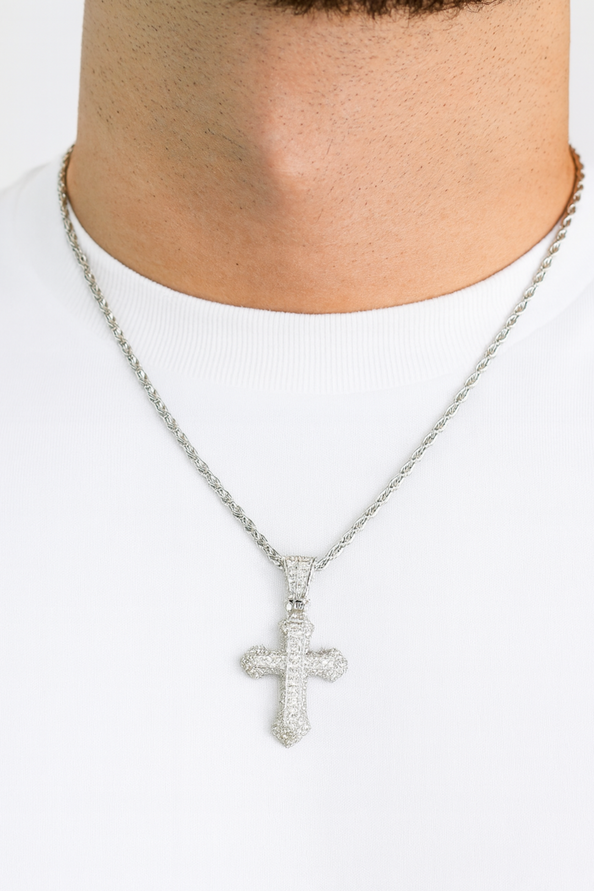WHITE CROSS NECKLACE - WITGOUD